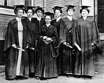 School of Nursing graduates from 1912
